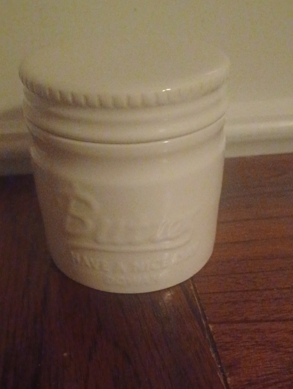 DOWAN Ceramic French Butter Dish, Countertop Butter Keeper with Water Line, Whit